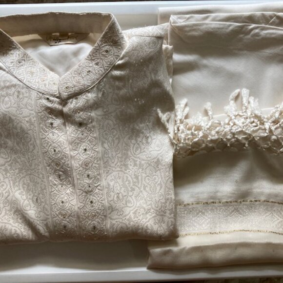 Cream colored Khameez, churidar and dupatta - Picture 4 of 5